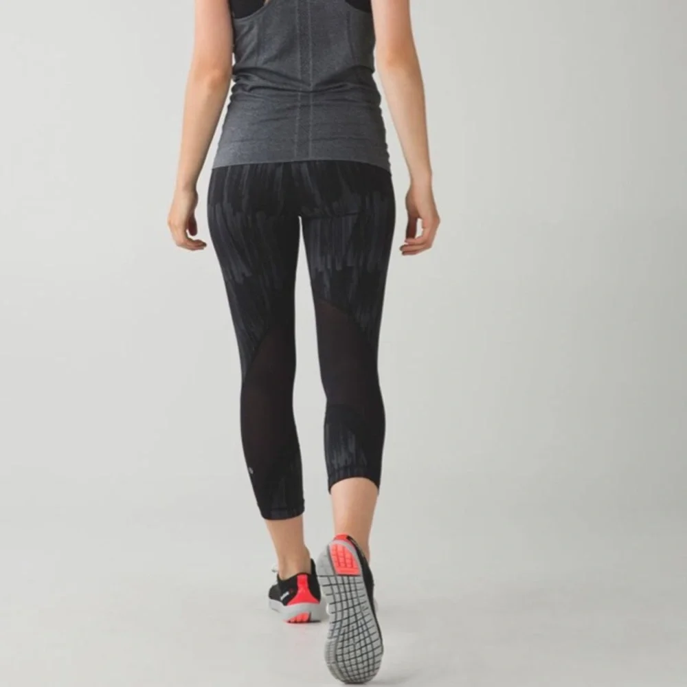 Lululemon Run:Inspire Crop Full-On Luxtreme (Mesh) - Picture 2 of 11